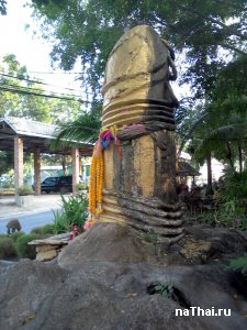 Статуя большого фаллоса на Самуи