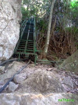 лестница на вершину водопада